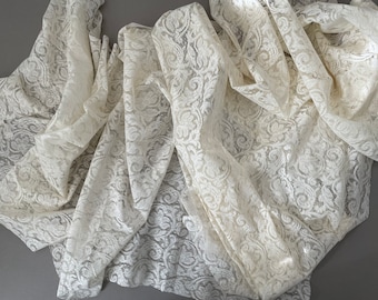 2 x good sized vintage lace offcuts in ivory.