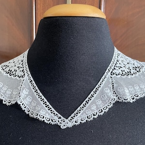 A sweet little white vintage lace collar.