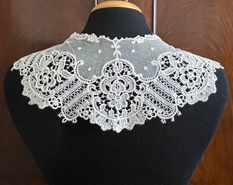 An antique shiffli lace collar in ivory