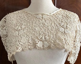 A vintage guipure lace shoulder cape collar in light cream.