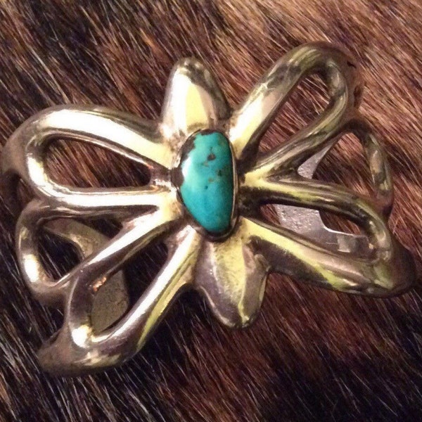 Vintage, elenco de arena, artesano hecho a mano, navajo, brazalete de puño con azul brillante turquesa (se adapta a la muñeca de 6 ")