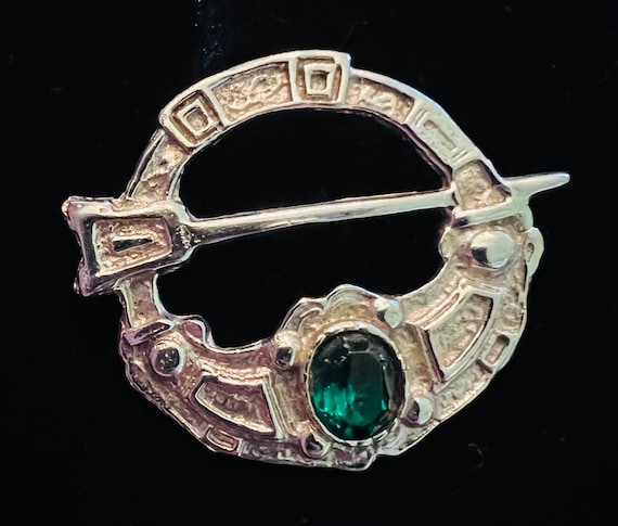 Celtic Tara Brooch- Glass Emerald & Sterling Silv… - image 1
