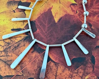 Vintage Mexican Modernist Sterling Silver Necklace, (Artisan Crafted Taxco,  1980s, 16.5” Interior, 42.52 Grams)