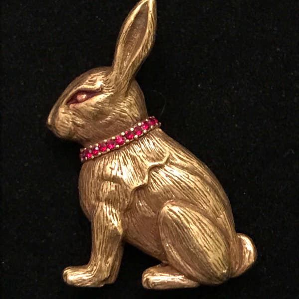 Metropolitan Museum of Art-Golden Rabbit with Ruby Collar-1.50"
