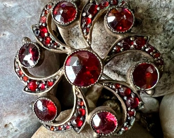 Antique Victorian, Bohemian (Czechoslovakia) Garnet, Brooch: 1890-1910, 1"