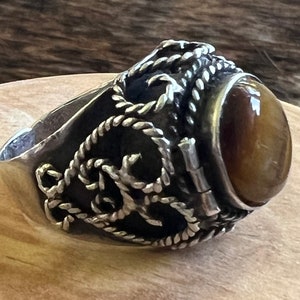 Los Ballesteros, Taxco, Mexico-Banded Agate & Sterling Silver Poison Ring (late 1950s) Adjustable-Currently a 7