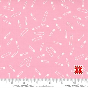 Moda Sew Wonderful di Paper and Cloth Design Studio - Stampa Pin It Up su Lovely Pink (Articolo n. 25115 23) metraggio