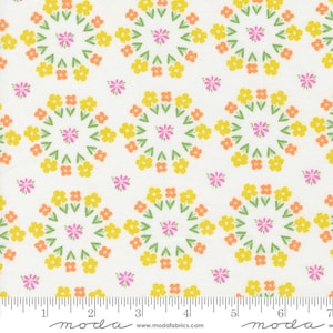 &quot;Moda Laguna &quot;&quot;Sunrise&quot;&quot; by Sherri & Chelsi - Paradies Blumen Druck auf Off White (Artikelnr. 37681 11) - Meterware.&quot;