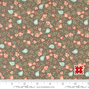 Moda Abloom autorstwa Corey&#39;a Yodera z Coriander Quilts - kwiatowy nadruk Songbird na łupku (nr artykułu 29212 19) - metraż