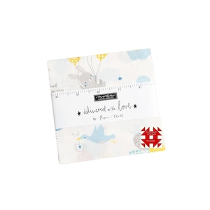 Confezione di ciondoli Moda Delivered With Love di Paper and Cloth Design Studio