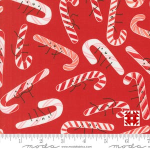 Moda Tiny Christmas by Lizzy House - Zuckerstangen Weihnachtsdruck auf weihnachtlichem Rot (Artikel # 37134 12) - Meterware