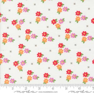 Moda Laguna Sunrise by Sherri & Chelsi - Morning Glory Blumen Print auf Off White (Artikelnr. 37682 11) - Meterware
