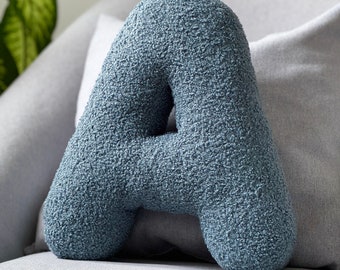 Oreiller alphabet bleu bouclé - Coussin alphabet - Coussin bouclé - Lettre bouclée - Coussin pour chambre d'enfant - Déco pour chambre de bébé