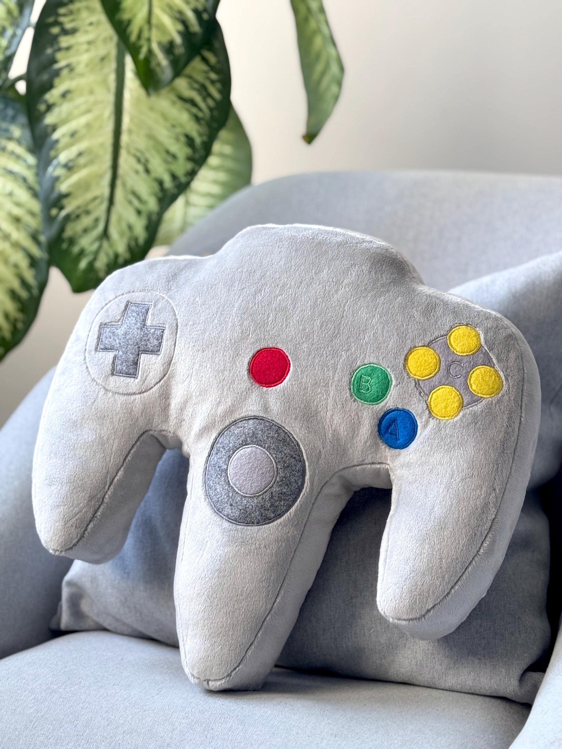 Poduszka Kontrolera Nintendo 64 - Dekoracja Pokoju Gier - Pluszowy