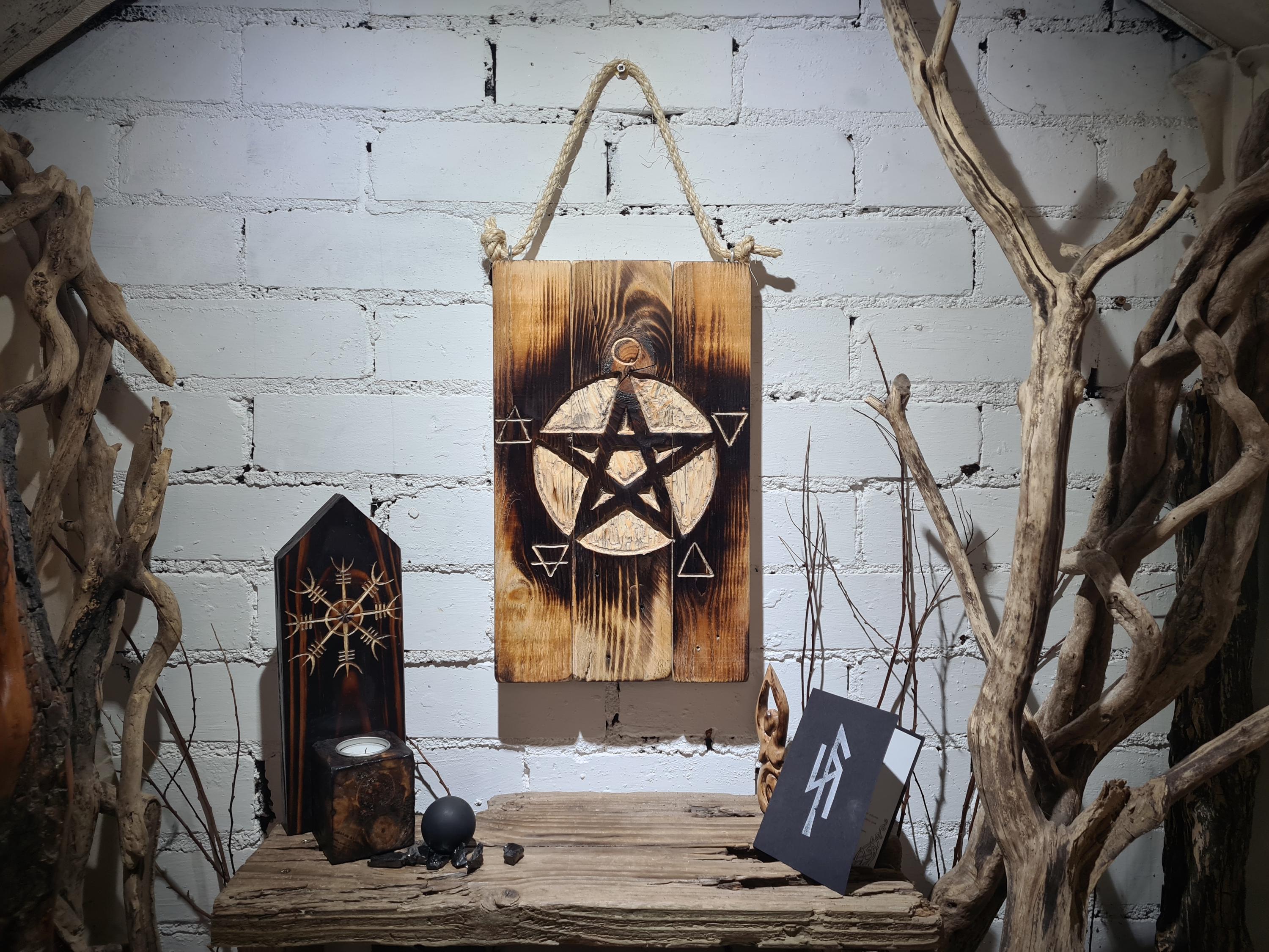マーク・キング Foyer des Artistes セリグラフ フレーム付き Rustic Hand Carved Pentagram Wall Art - A Powerful Apotropaic