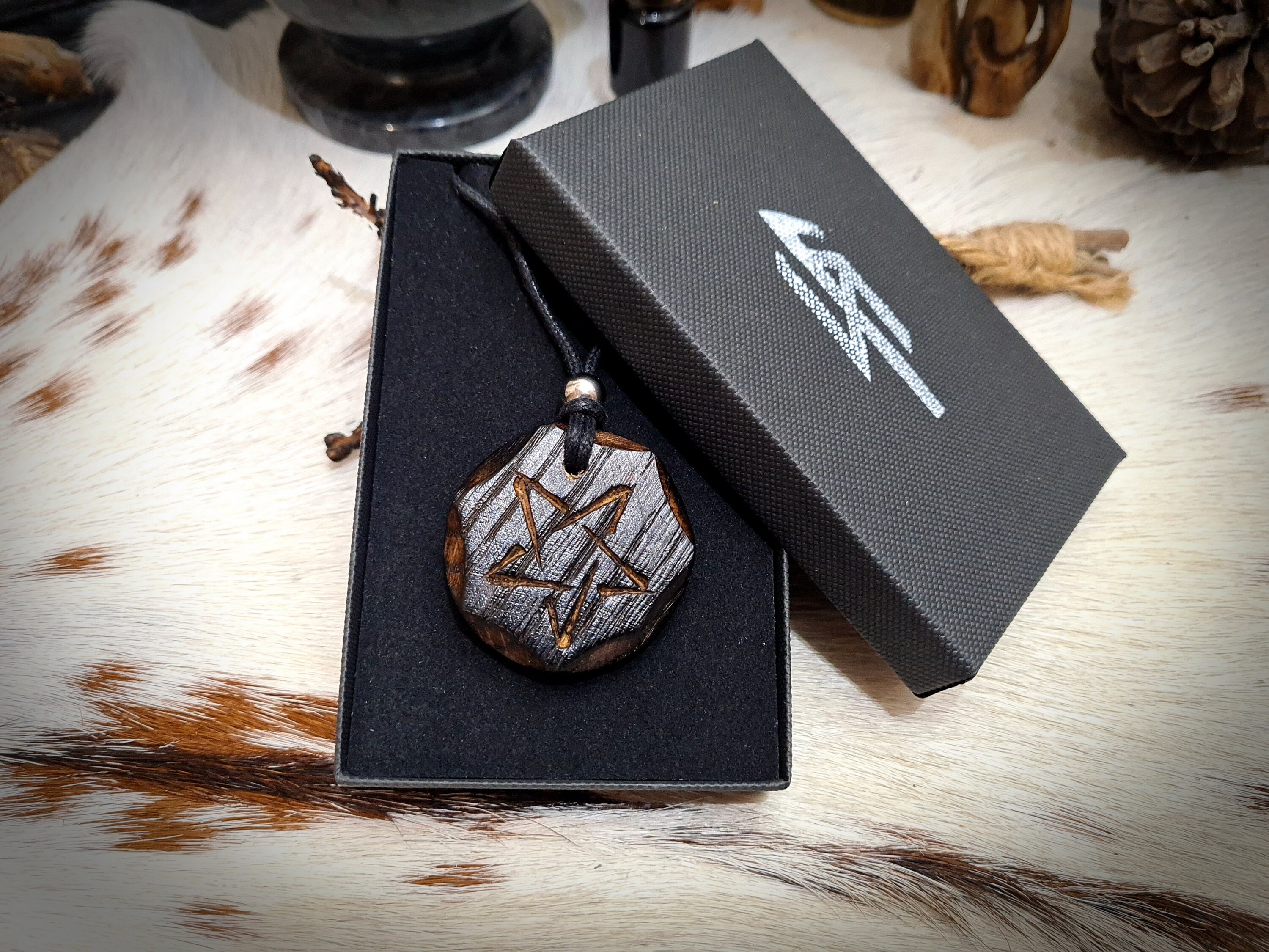 VASSAGO Collana con ciondolo a forma di pentagramma con croce inversa, in acciaio inox, idea regalo per uomo e donna, Acciaio inossidabile, Nessuna pietra preziosa