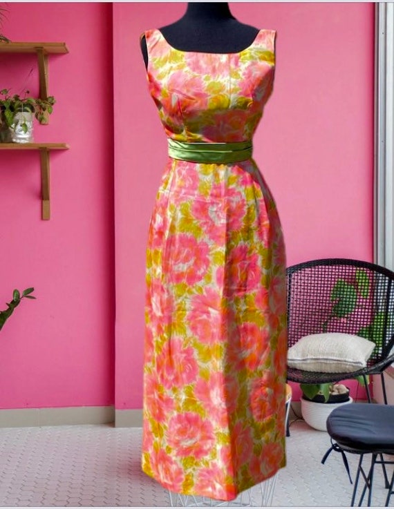 Vintage 1960’s Dress  hot pink roses floral below… - image 1