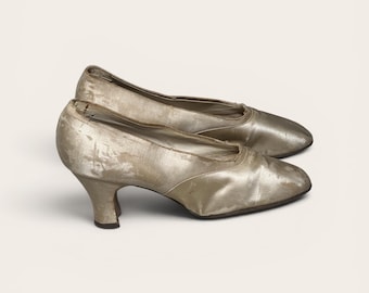 Antique Silk 1920’s Women’s Pumps Israel Miller Shoes NY Size 5.5 Shoes Beige