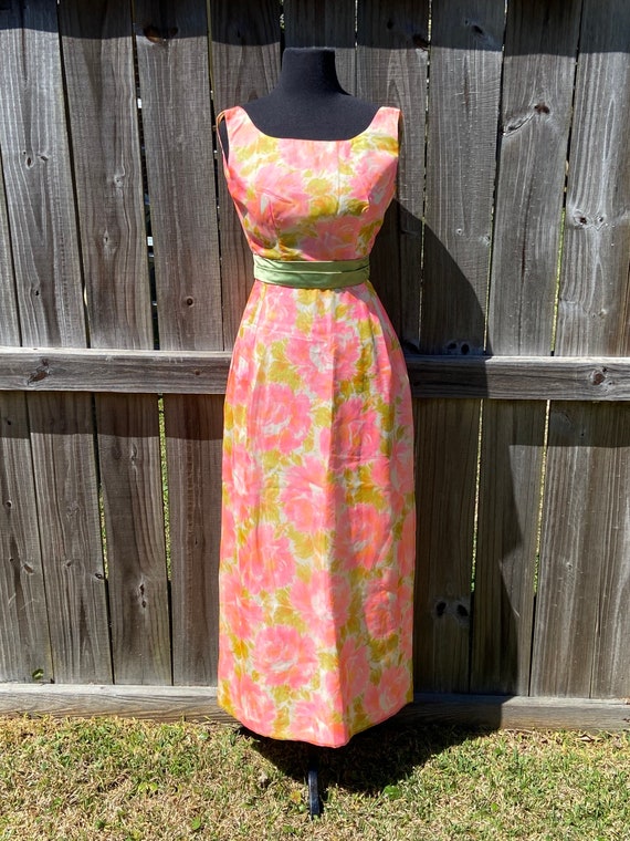 Vintage 1960’s Dress  hot pink roses floral below… - image 2