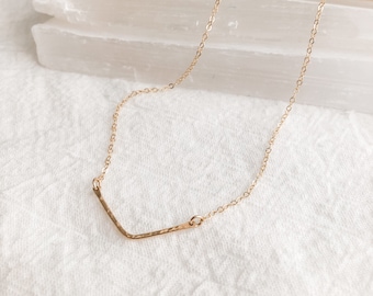 Gouden chevron ketting, gouden pijl ketting, goud gehamerde chevron ketting, chevron ketting, sierlijke gouden ketting