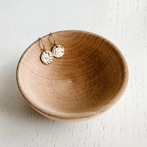 Disc earrings, hammered earrings, circle earrings, circle disc earrings, gold dangle earrings, drop circle earrings, dainty gold earrings