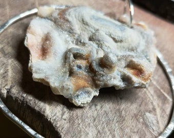 Sparkle in my eye 4, Agate Druzy sautoir with hammered silver 925 circle and leather cord