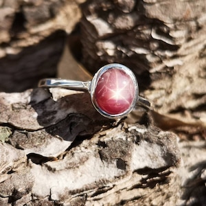 At play with the sun, Star ruby ring, natural stone set in sterling silver, (1,68ct), stacking ring, pink ruby, July birthstone