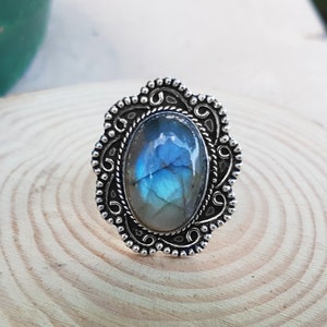 Anillo de labradorita: plata de ley reciclada, talla 8.5 (EE. UU.)