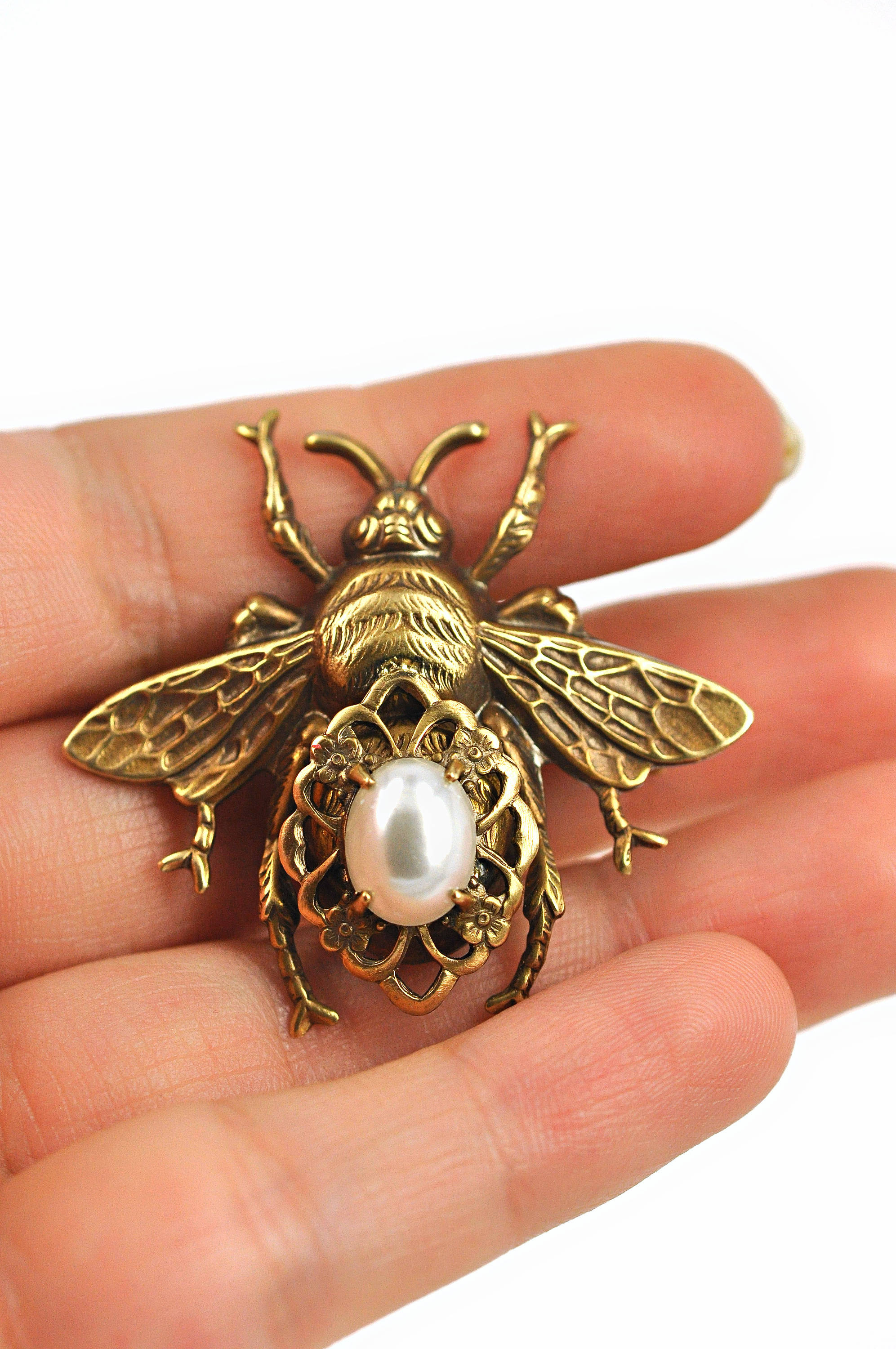Vintage bumble shop bee brooch