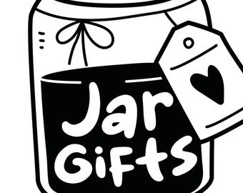 Könnte beinhalten: Schwarz-weiß-Illustration eines Einmachglases mit einem Etikett, auf dem "Jar Gifts" steht, und dem Text "Mix Up Something Wonderful" unter dem Glas.