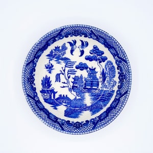 Small blue & white porcelain dish/bowl