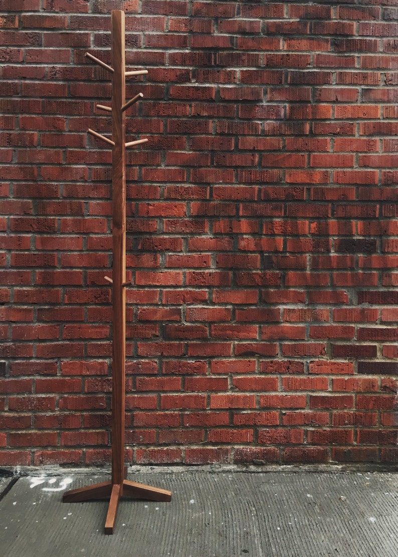 Walnut Mid Century Standing Coat Rack afbeelding 2