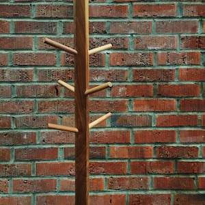 Walnut Mid Century Standing Coat Rack afbeelding 5