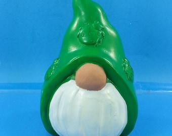 Gnomo da giardino delle fate, statuetta verde con cappello a coccinella e barba bianca, in resina, alta 12,7 cm, verde.