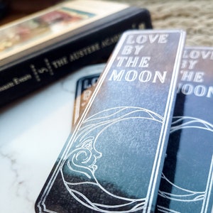 Folien-Lesezeichen „Love By The Moon“.