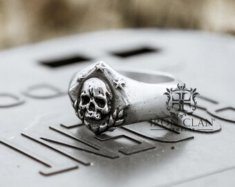 HOLY SKULL (Bague sculptée à la main • Bague Renaissance)