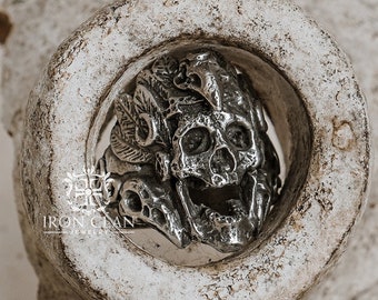 HECATE (Handsculpted Skull Ring • Gods Mythologycal Ring)