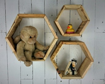 Rustic wooden shelf unit Floating shelf Hanging shelf Wall shelf Bathroom shelf Display unit Set of 3 Treated Bees-waxed & oiled