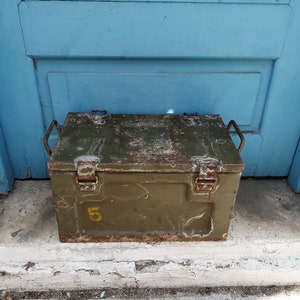 Vintage WW2 Military Ammo Box: 1944 Metal Crate