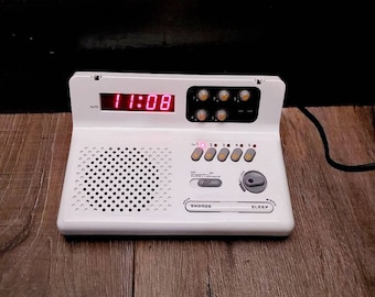 Radio reloj despertador antiguo