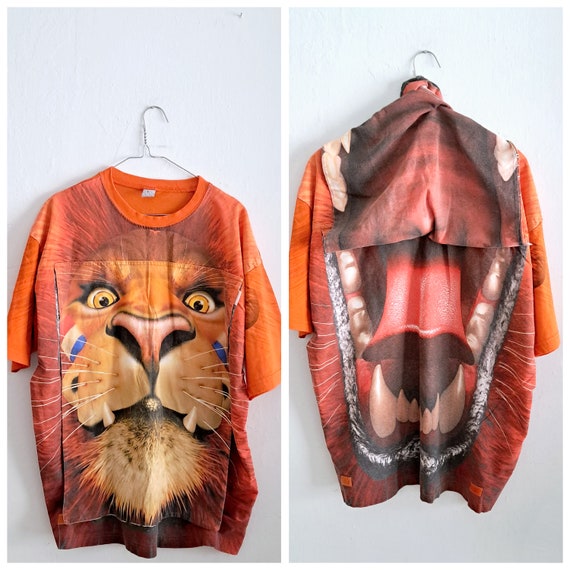 リフト LION GRAPHIC VINTAGE T-SHIRT - ivory Buy Vintage Blokker Lion Lift-up T-shirt Online in India - Etsy