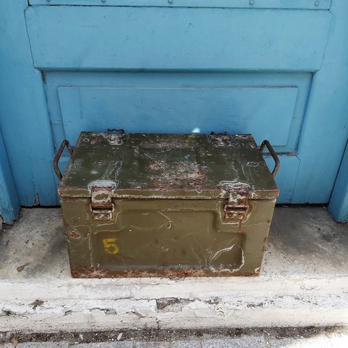 Boîte de munitions militaires vintage WW2 : caisse en métal de 1944