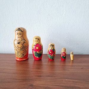Vintage Russian Nesting Dolls 5 Pieces