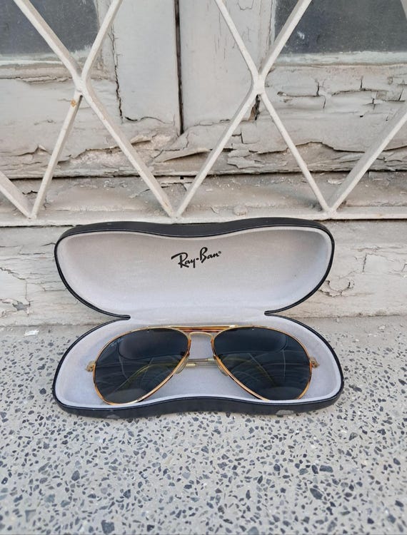 Vintage Ray-Ban Aviators with Black Lenses and Silver Frame s-l400.jpg main image 4