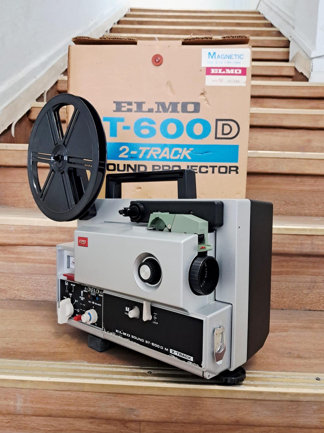 【8mm映写機】エルモ ELMO ST-600 8ミリ映写機】エルモ ELMO ST-600 - メルカリ