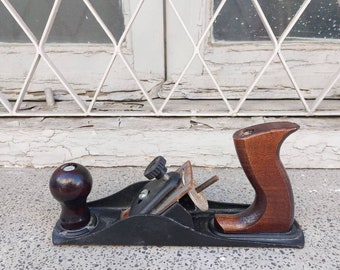 Cepillo de mano vintage para carpintería