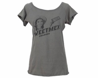 Vintage 00s Y2K Grey Retro Print Sweetmex Oranges Graphic Short Cap Sleeve Cotton Scoop Neck T-Shirt with Raw Hem | Women’s Size Medium