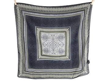 Vintage 90er Jahre Viskose Tuch: Graues & Grünes Bandana Muster