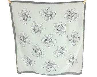 Vintage 2000er Jahre Y2K Boho Minimalistisch Grauer Abstrakter Blumendruck Quadrat Bandana Krawatte Schal