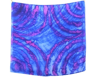 Pañuelo cuadrado de seda estilo hippie rave, estilo vintage de los años 80, con efecto tie-dye, lavado ácido, en azul y rosa.